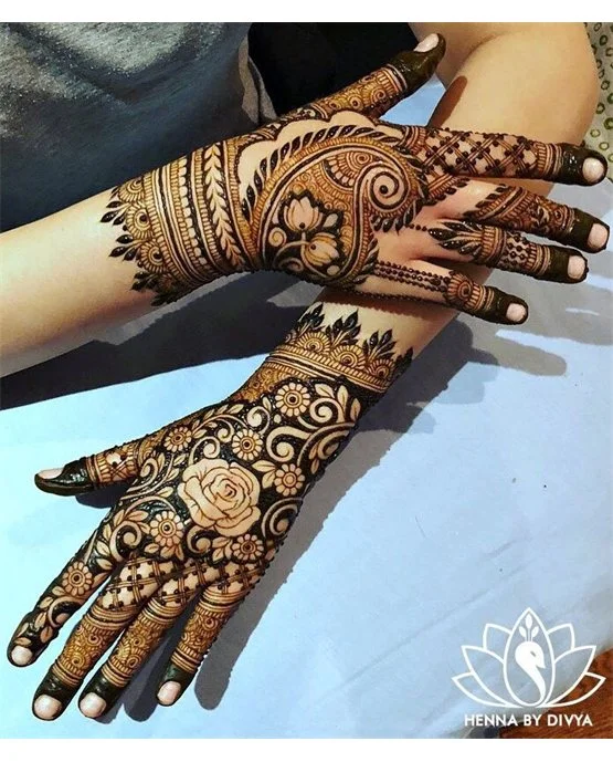 Diamond Tendril Flow Blending Into Simple Full Hand Mehndi Design Diamond Tendril Flow Blending Into Simple Full Hand Mehndi Design